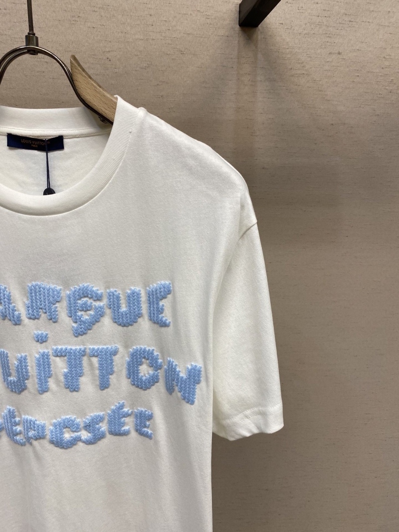l0vis Vvtt0n shirt
